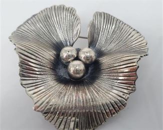 Lot 122
Beau Sterling Silver Flower Brooch