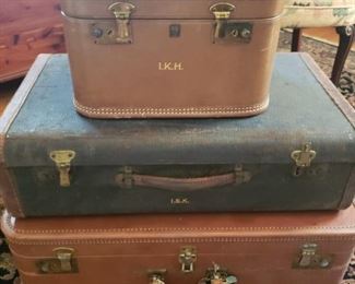 More vintage luggage 