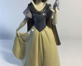 Lot 049
LLADRO Snow White Magical Evening Figurine
