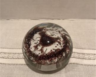 Lot 068
Glass Paperweight