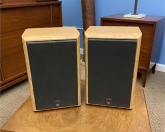 Lot 189
JBL 2500 Speakers - Tested - Sound Great!