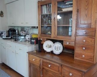 COUNTRY CUPBOARD