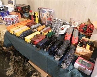Lionel train cars