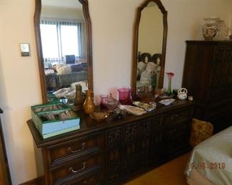 dresser/mirror