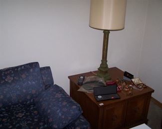 END TABLE, LAMP & WATCHES