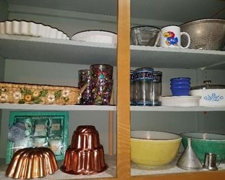 Much kitchen and household items. Pyrex