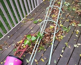 Outdoor gardening items