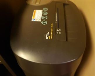 Royal paper shredder