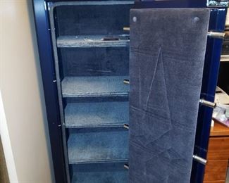 Interior of safe -- mint condition.