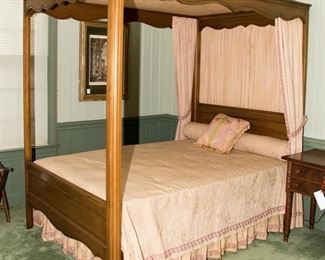 Davis Cabinet Co Canopy Bed