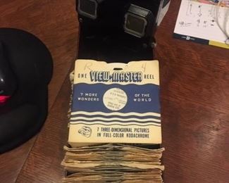 VINTAGE BAKELITE VIEWMASTER WITH DISCS