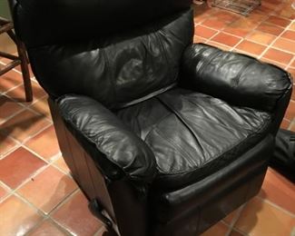 NICE LEATHER RECLINER