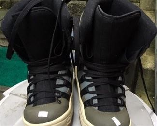 SNOWBOARD BOOTS SZ 8?
