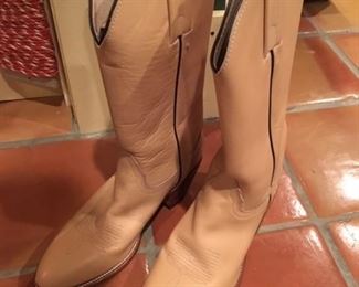 NEW FRYE BOOTS SIZE 7.5B