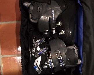 LANGE SKI BOOTS SIZE 6
