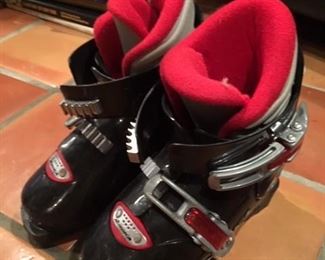 NORDICA KIDS SKI BOOTS SIZE 20.5