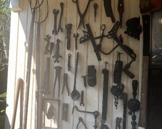 Collection of Vintage & Primitive Items