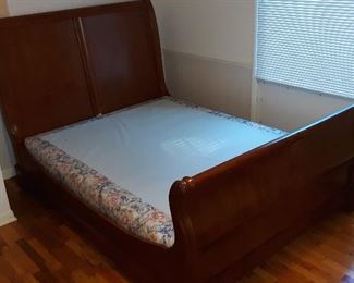 queen sleigh bed