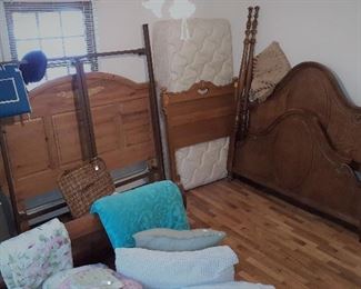queen beds