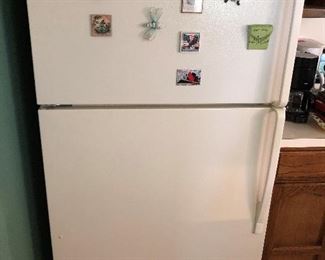 Whirlpool Refrigerator/Freezer w/Ice Maker