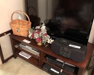 LG 42" LCD TV, Media Stand