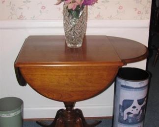 Drop leaf Table