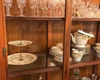 Broyhill Lighted China Cabinet ~ Assorted China And Glassware