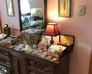 Vintage Bassett Bedroom Set ~ Four Pieces 