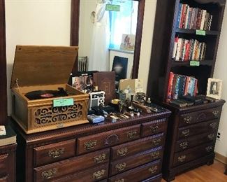 Lee Furniture Company Dresser With Mirror
