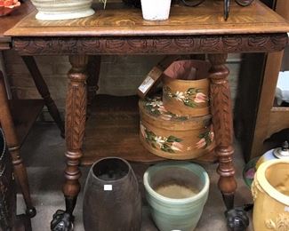 FABULOUS ANTIQUE TIGER OAK OCASSIONAL TABLE WITH CLAW FEET.