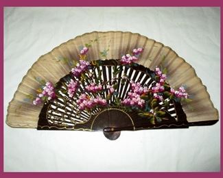 Exquisite Vintage Fan in Excellent Condition 