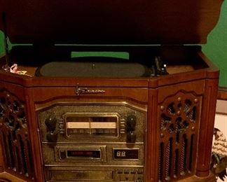 Emerson Reproduction Radio/Phonograph,CD, Cassette Player & Tuner