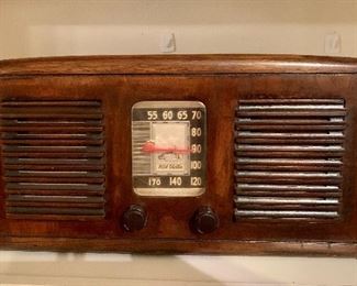 Antique RCA Victor Tube Radio Model 55X