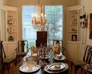 Dining Table & 6 Queen Ann Chairs