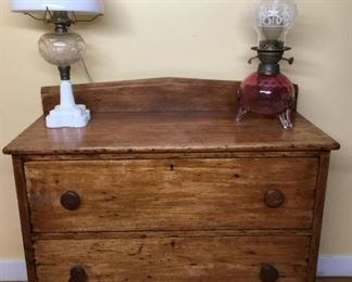 8382 Antique Buffet Tablemin