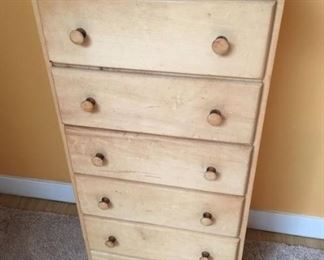 8382 Small Dressermin