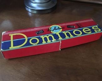 8382 Dominoesmin