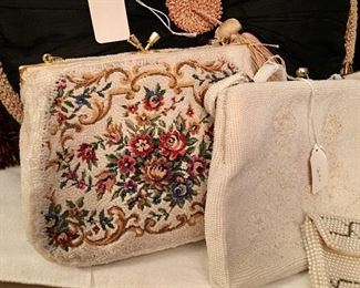 Many nice pocketbooks