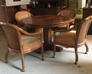 Very nice Drexel expandable table with 4 upholstered chairs on casters - dining or game table.