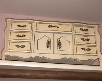 Jewelry box