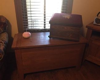 Cedar Blanket/Linens Chest