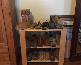 Wooden Shoe Stand, UGS