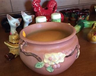 Roseville Pottery, Salt & Pepper Shakers Collection