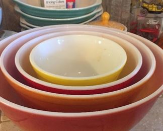 Vintage Pyrex Nesting Bowls