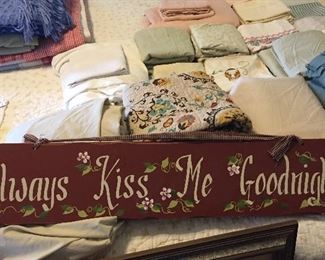 "Always Kiss Me Goodnight" Wooden Wall Hanging Decor'
