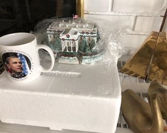 Obama White House miniature, Obama coffee cup