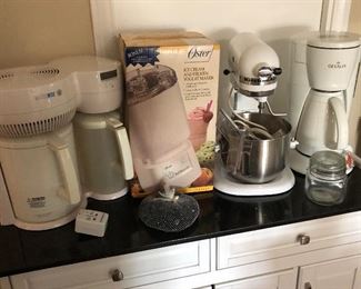 coffee makers, stand mixer, bread machine,