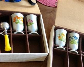 Sundae cups with scoop