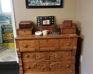 What a chest of drawers! amazing and real! I never saw anything like it