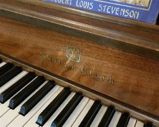 Story & Clark piano
